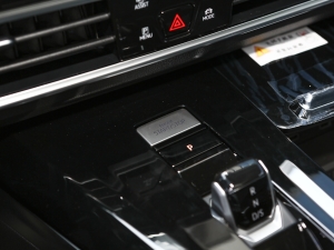 2023Ŀ 380TSI AѾPro 6 п؅^