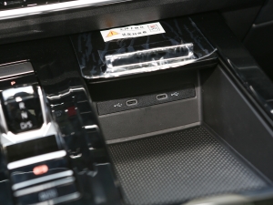 2023Ŀ 380TSI AѾPro 6 п؅^