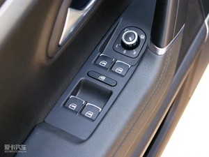 2010款2.0T 至尊版 主驾车窗控制区	