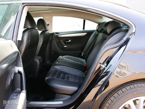 2010款2.0T 至尊版 后排空间