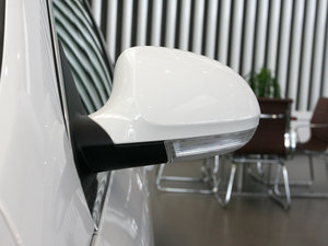 2011款1.4T DSG精英版 后视镜