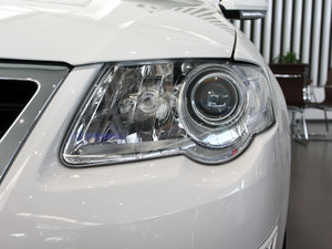 2011款1.4T DSG精英版 大灯