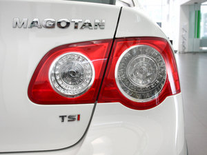 2011款1.4T DSG精英版 尾灯