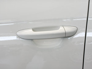 2011款1.4T DSG精英版 主驾门拉手