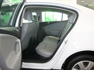 2011款1.4T DSG精英版 后排空间