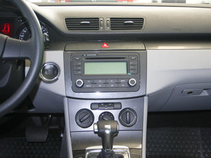 2011款1.4T DSG精英版 中控台