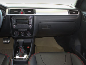 20111.4T DSG Sportline п؅^