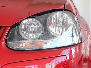 2011款1.6L 自动舒适版 大灯