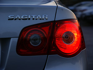 2011款1.6L 手动舒适版 细节外观