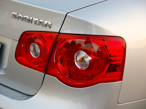 2011款1.6L 手动舒适版 细节外观
