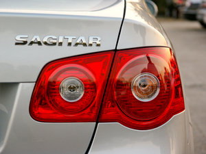 2011款1.6L 手动舒适版 细节外观