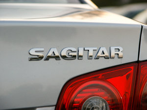 2011款1.6L 手动舒适版 细节外观