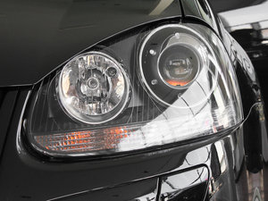 2011款1.8T 手动冠军版 大灯