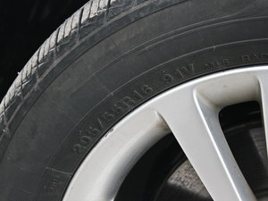 2011款1.4T DSG技术版 轮胎尺寸