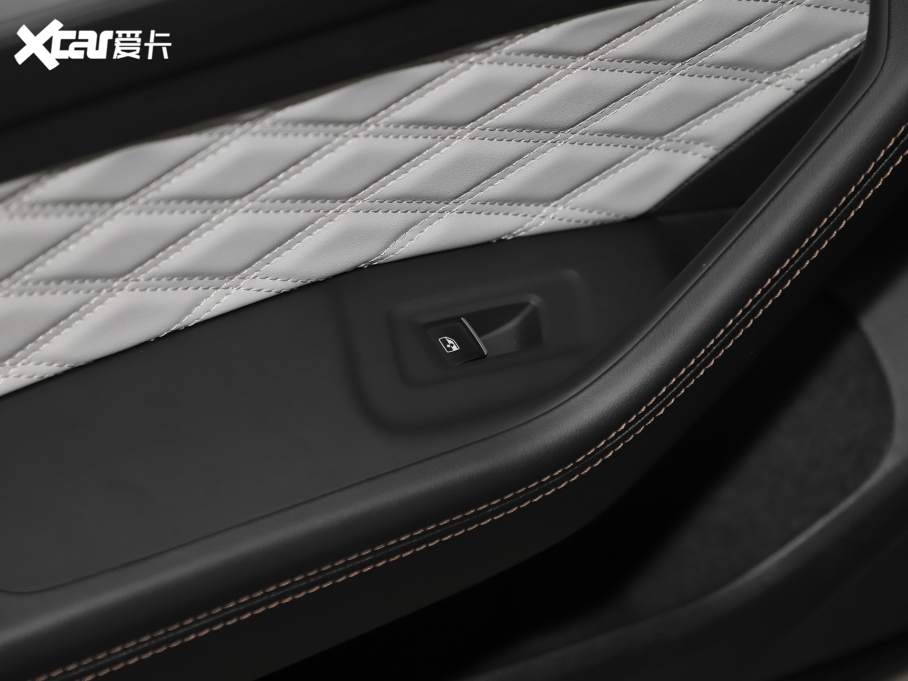 2025���~�v 200�f�v������ 330TSIDSG���A��