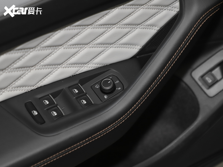 2025���~�v 200�f�v������ 330TSIDSG���A��