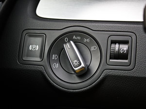 2011款2.0T 至尊版 驻车制动器