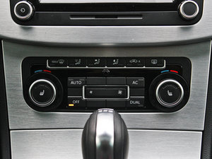 2011款2.0T 至尊版 空调调节