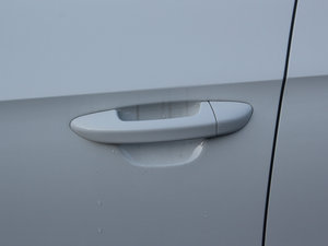 2011款1.8T 尊贵版 主驾门拉手