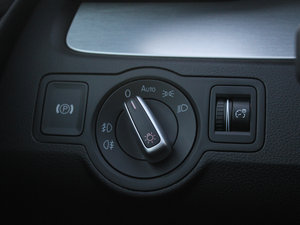 2011款1.8T 尊贵版 中控区