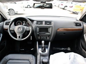 2012款1.4T 自动旗舰版 内饰全景