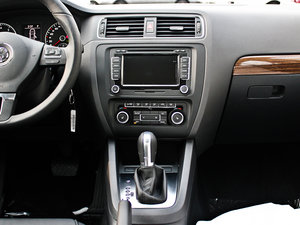 2012款1.4T 自动旗舰版 中控台