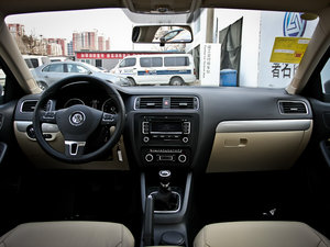 2012款1.4T 手动时尚版 内饰全景