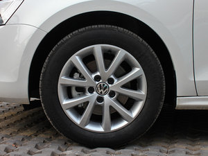 2012款1.4T 自动豪华版 轮圈