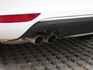 2012款1.4T 自动豪华版 排气管