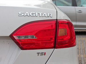 2012款1.4T 自动豪华版 尾灯