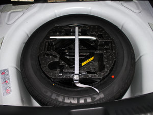 2012款1.4T 自动豪华版 备胎