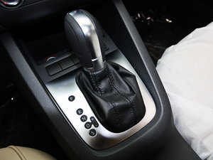 2012款1.6L 自动舒适版 换挡杆