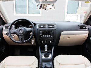 2012款1.6L 自动舒适版 内饰全景