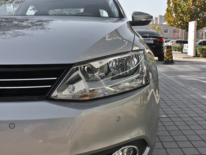 2012款1.8T 自动旗舰版 大灯