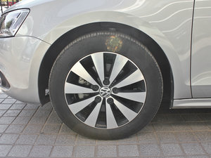 2012款1.8T 自动旗舰版 轮圈