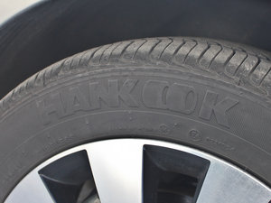 2012款1.8T 自动旗舰版 轮胎品牌