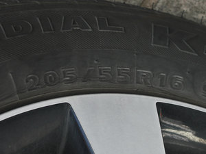 2012款1.8T 自动旗舰版 轮胎尺寸
