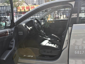 2012款1.8T 自动旗舰版 前排空间