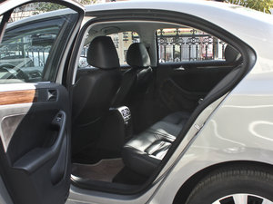 2012款1.8T 自动旗舰版 后排空间