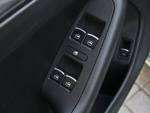 2012款1.8T 自动旗舰版 主驾车窗控制区	