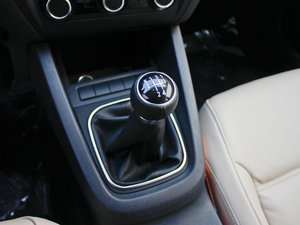2012款1.6L 手动舒适版 换挡杆