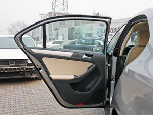 2012款1.6L 手动舒适版 左后车门