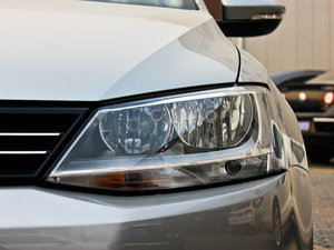 2012款1.6L 手动舒适版 大灯