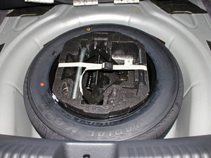 2012款1.6L 手动舒适版 备胎