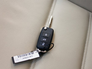 2012款1.6L 手动舒适版 车钥匙