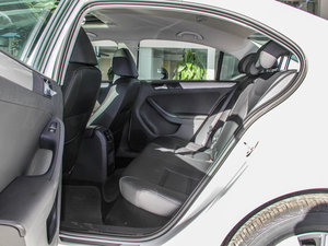 2012款1.4T 手动豪华版 后排空间