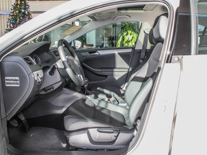 2012款1.4T 手动豪华版 前排空间