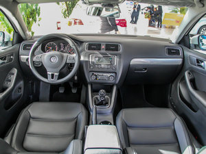 2012款1.4T 手动豪华版 内饰全景