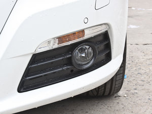 2012款1.8T 尊贵版 前雾灯