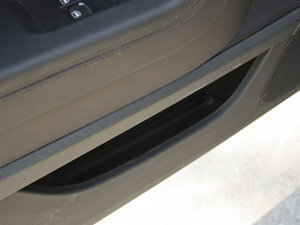 2012款1.8T 豪华版 前门储物空间